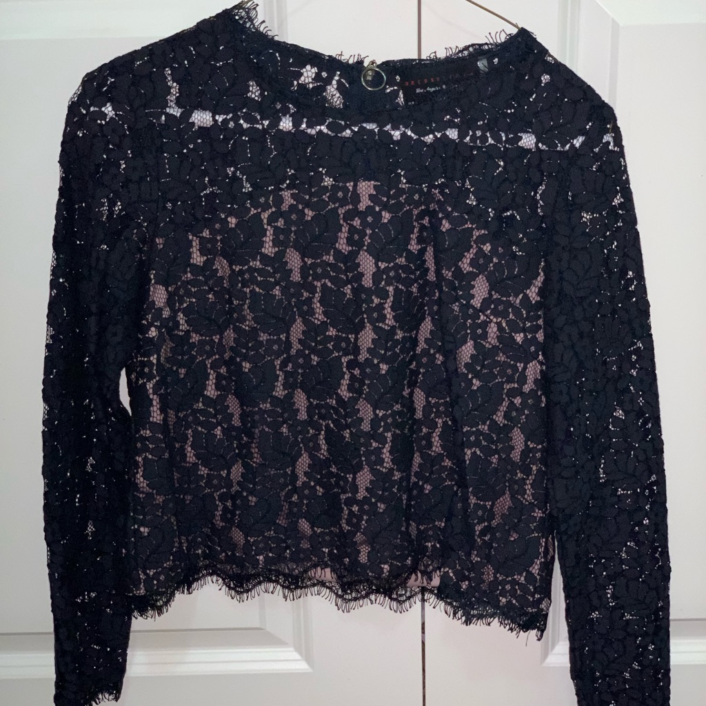 Dress Forum Lace Crop Top